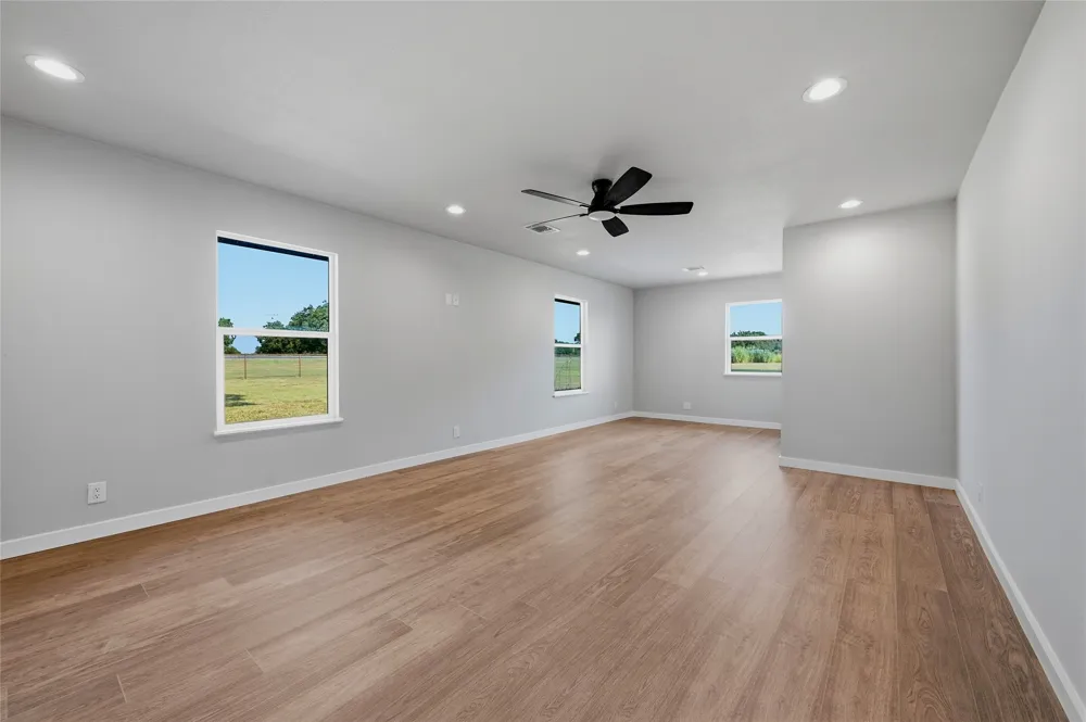 16082 US Highway 377 Whitesboro, TX 76273