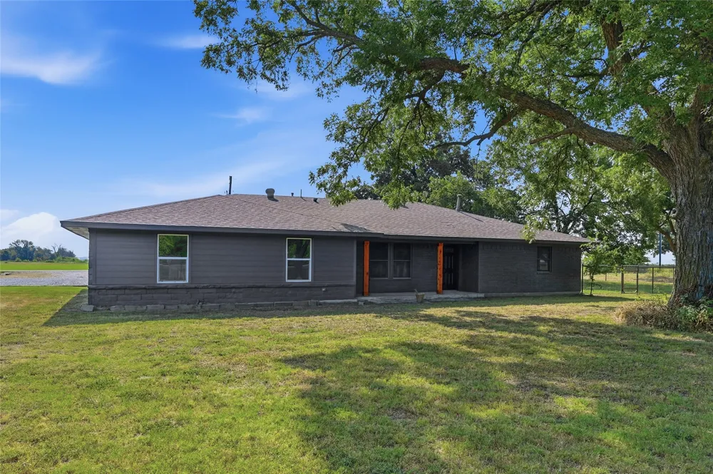 16082 US Highway 377 Whitesboro, TX 76273