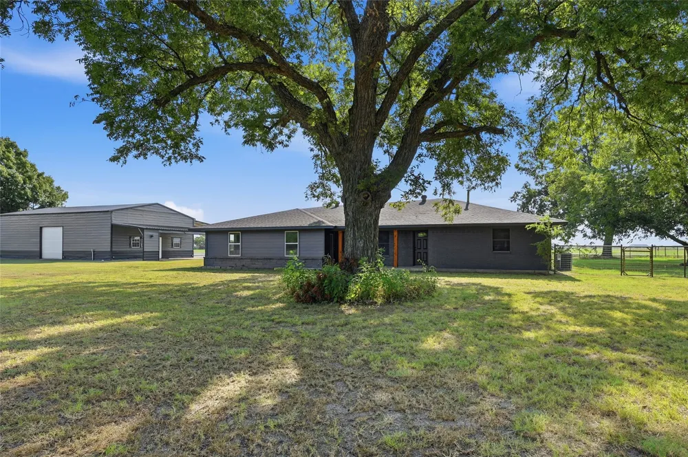 16082 US Highway 377 Whitesboro, TX 76273