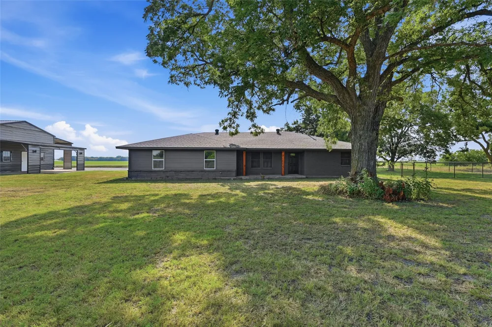 16082 US Highway 377 Whitesboro, TX 76273