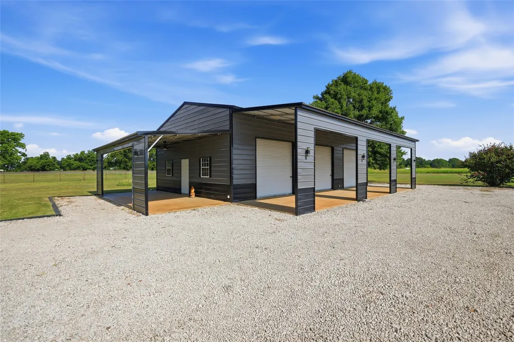 16082 US Highway 377 Whitesboro, TX 76273
