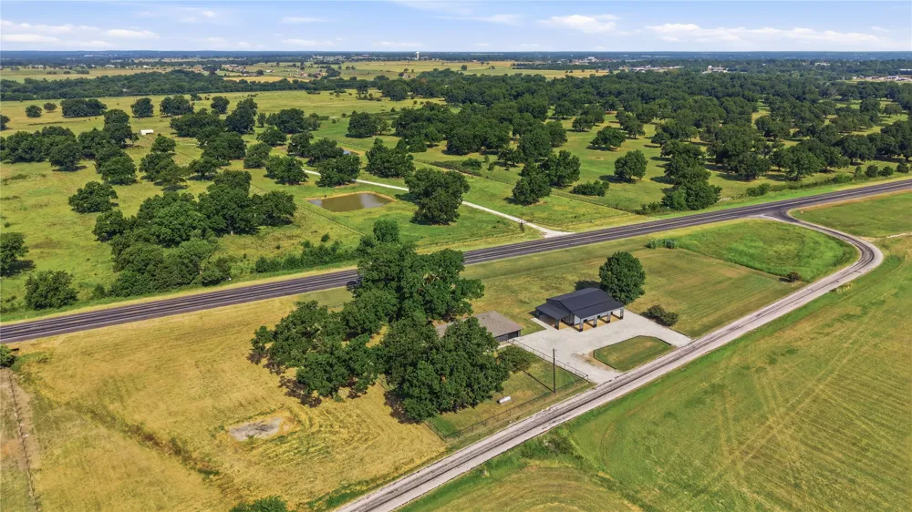 16082 US Highway 377 Whitesboro, TX 76273