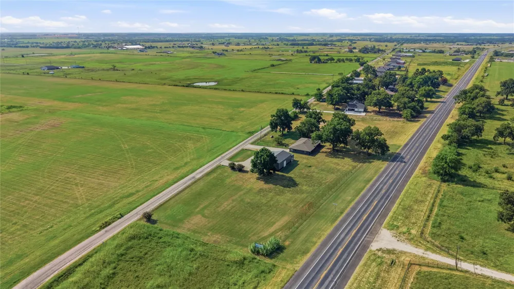 16082 US Highway 377 Whitesboro, TX 76273