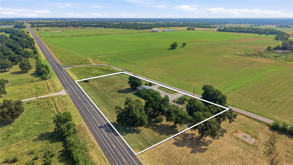 16082 US Highway 377 Whitesboro, TX 76273