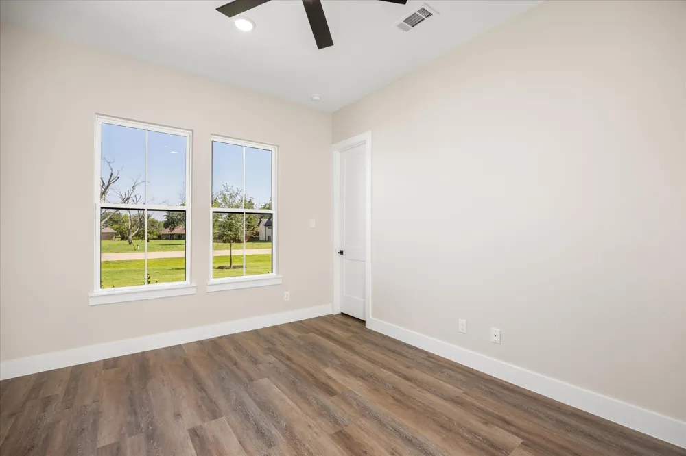 2180 Middlewood Circle Granbury, TX 76049