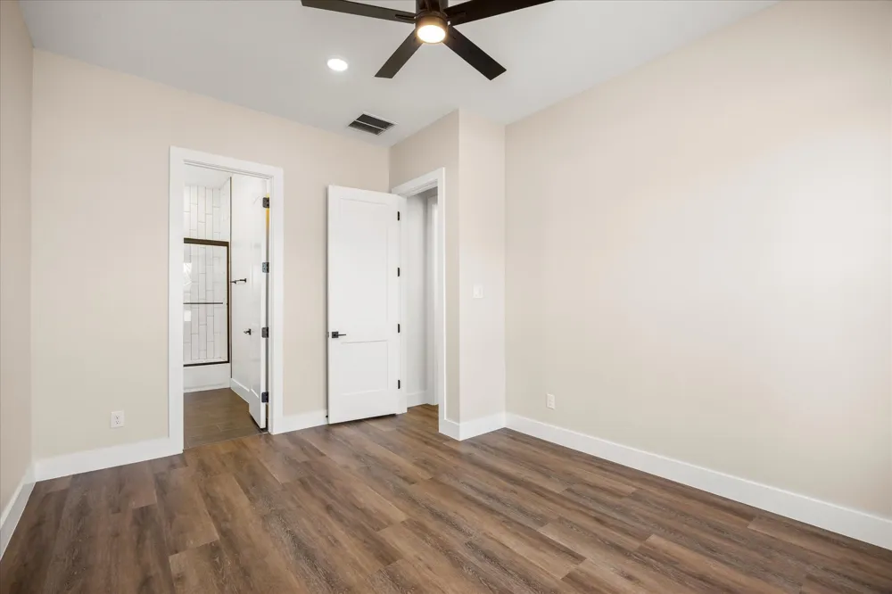 2180 Middlewood Circle Granbury, TX 76049