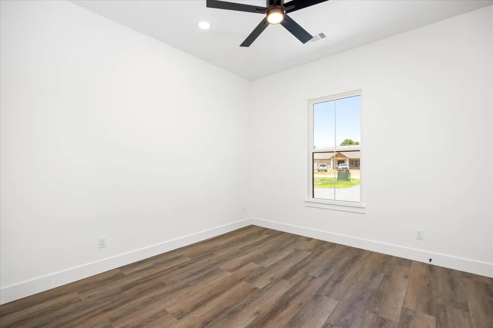 2180 Middlewood Circle Granbury, TX 76049
