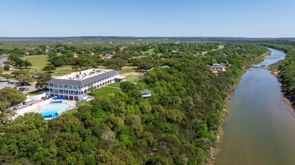 2180 Middlewood Circle Granbury, TX 76049