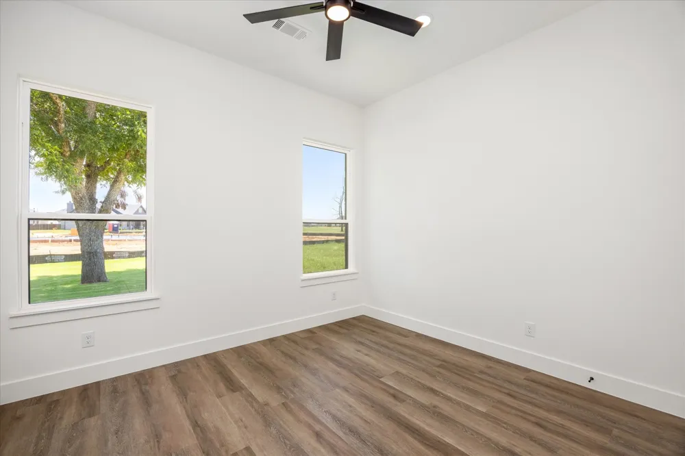 2180 Middlewood Circle Granbury, TX 76049