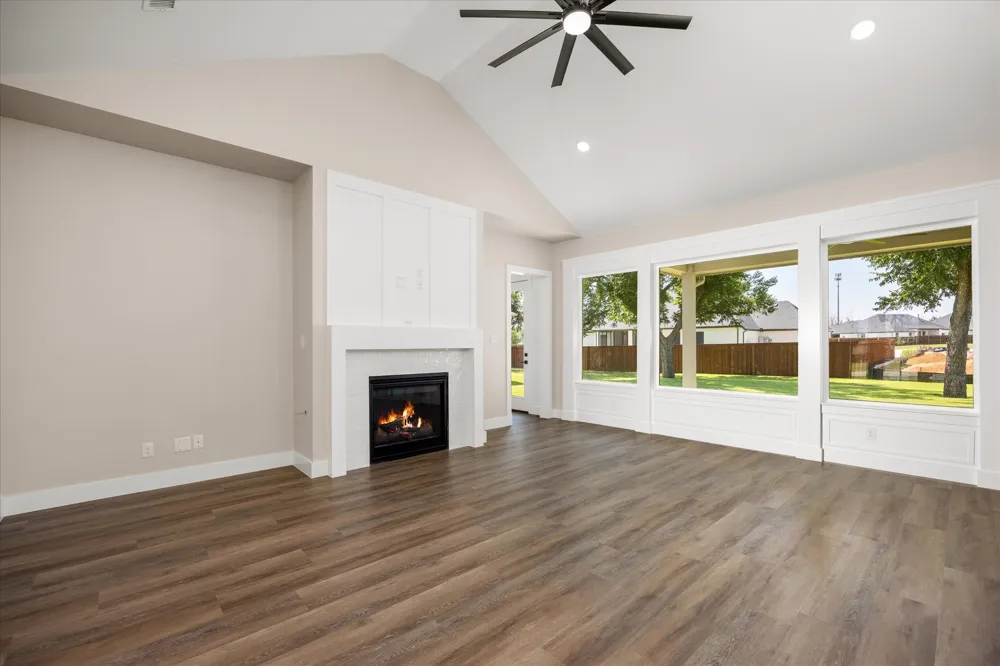 2180 Middlewood Circle Granbury, TX 76049