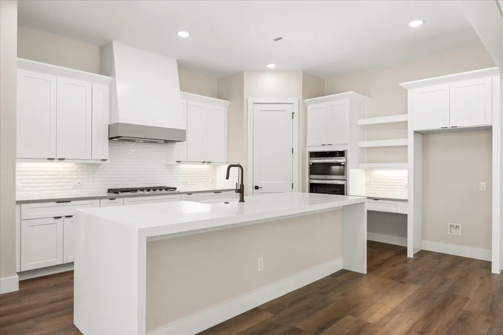 2180 Middlewood Circle Granbury, TX 76049