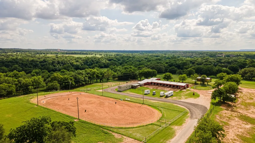 2180 Middlewood Circle Granbury, TX 76049