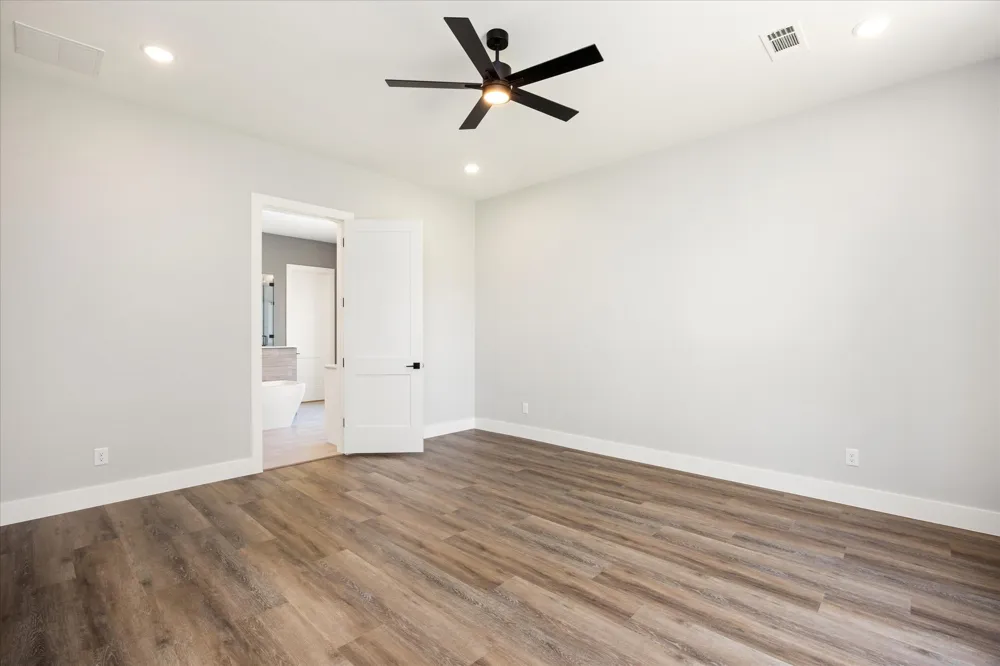 2180 Middlewood Circle Granbury, TX 76049