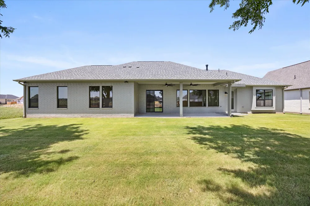 2180 Middlewood Circle Granbury, TX 76049