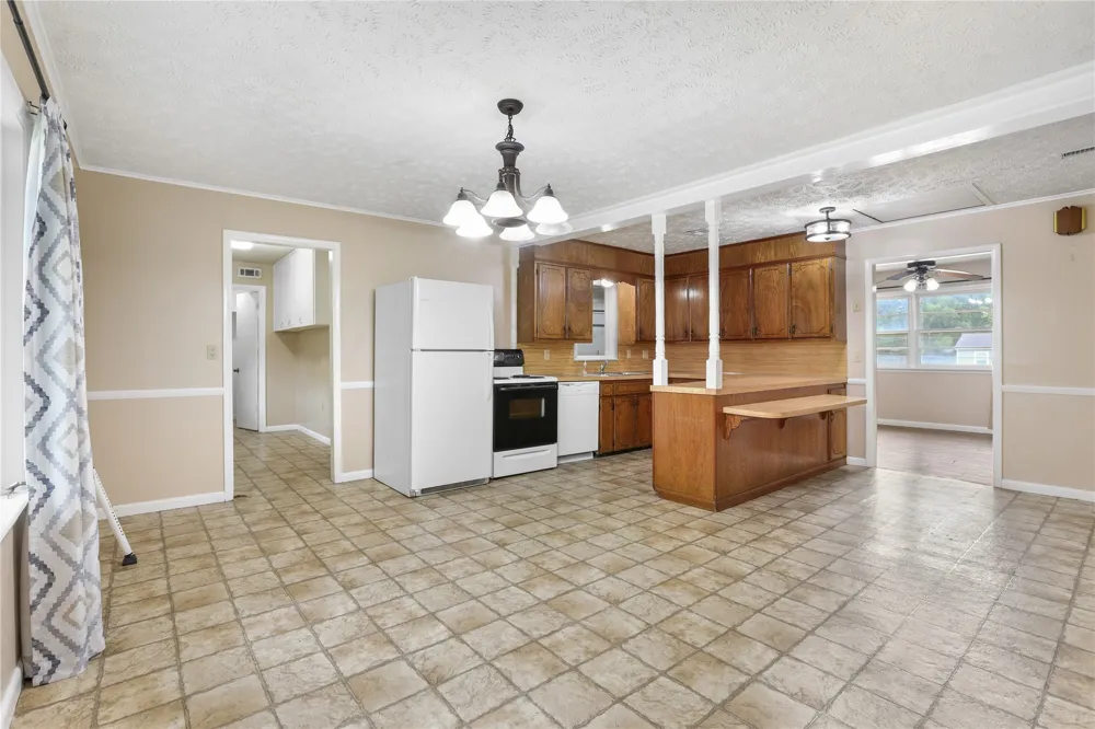 901 SE 1st Pryor, OK 74361