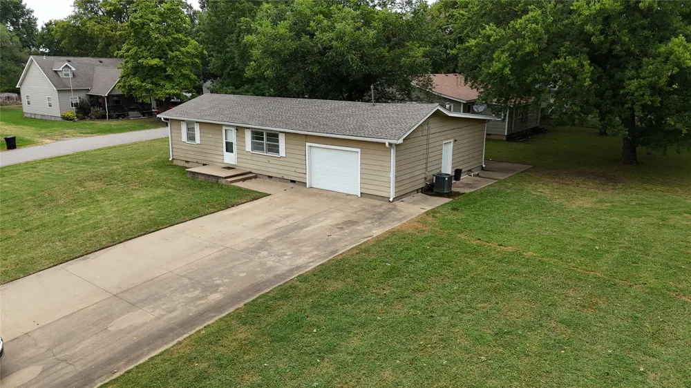 901 SE 1st Pryor, OK 74361