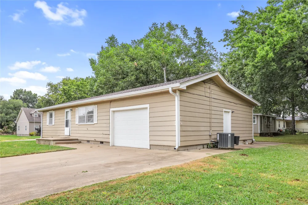 901 SE 1st Pryor, OK 74361