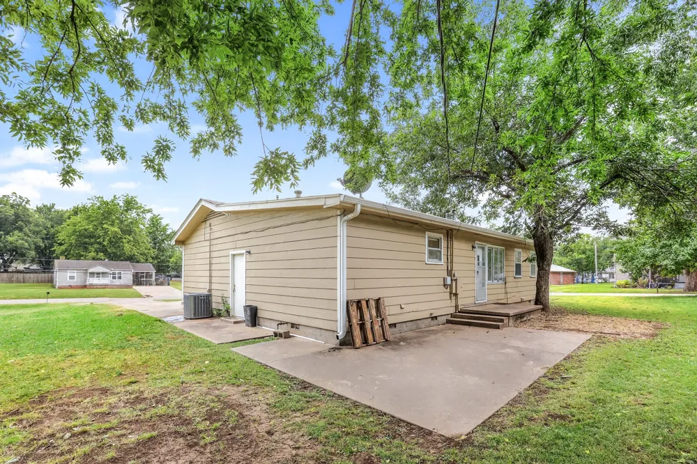 901 SE 1st Pryor, OK 74361