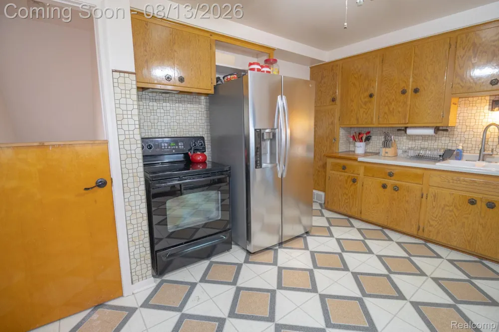 141 Lathers Street Garden City City, MI 48135