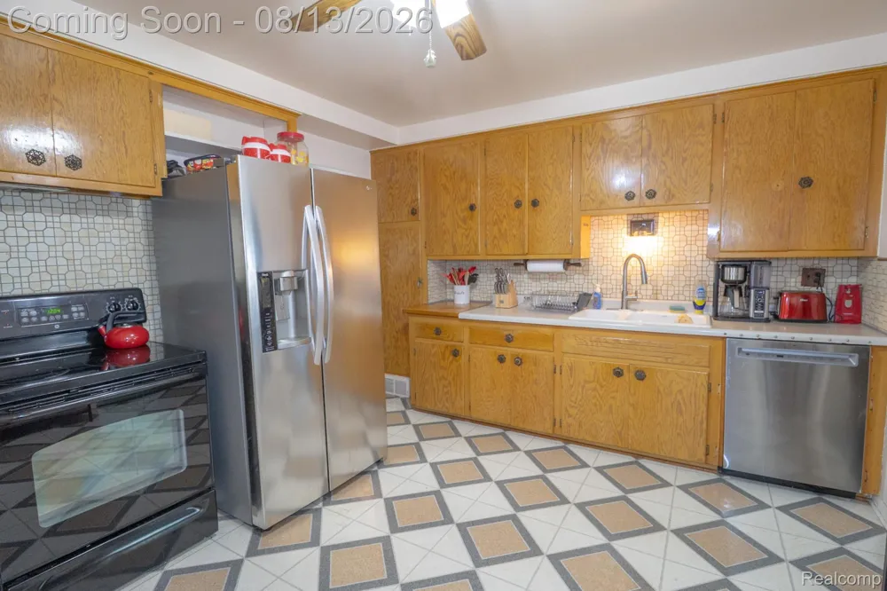 141 Lathers Street Garden City City, MI 48135