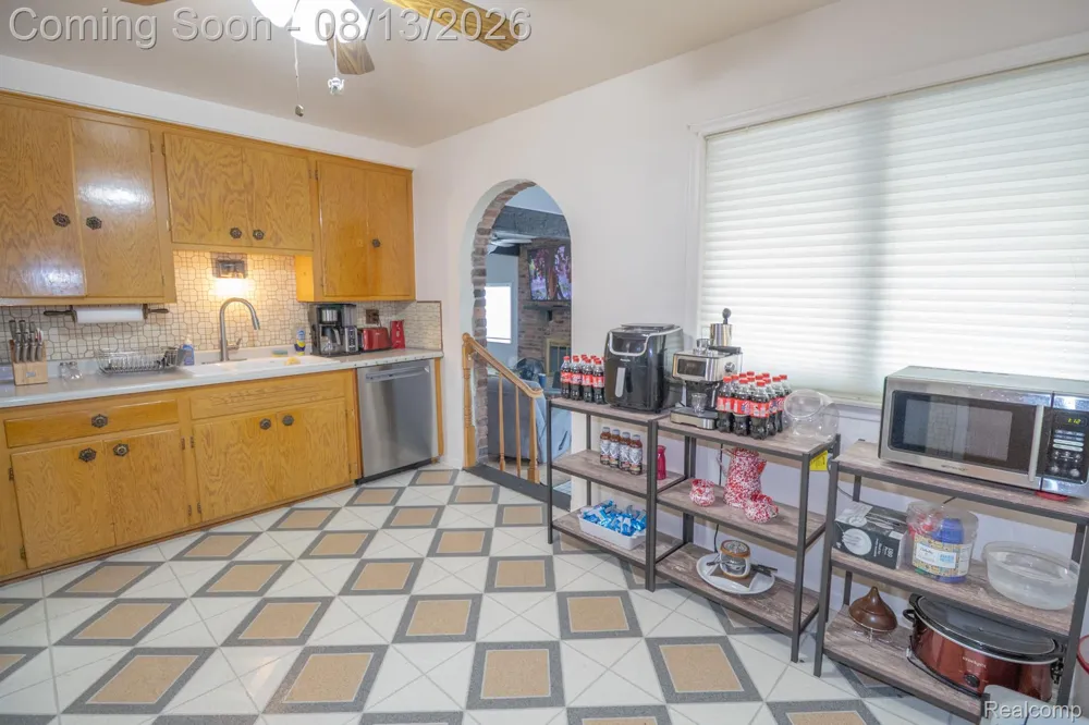 141 Lathers Street Garden City City, MI 48135
