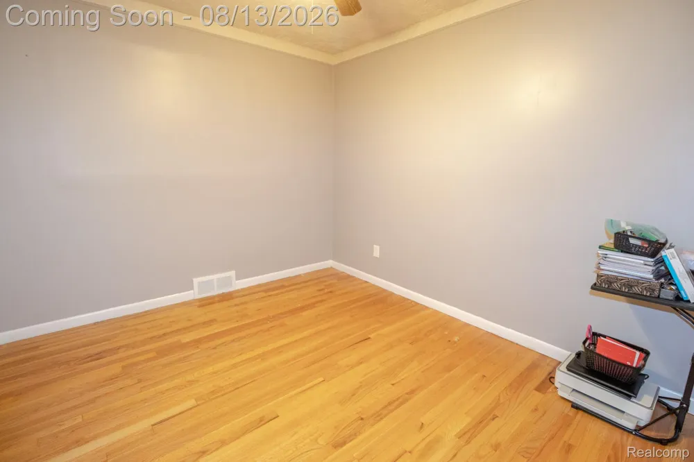 141 Lathers Street Garden City City, MI 48135