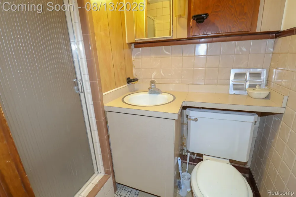 141 Lathers Street Garden City City, MI 48135