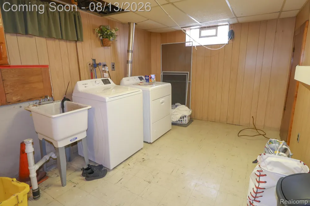 141 Lathers Street Garden City City, MI 48135