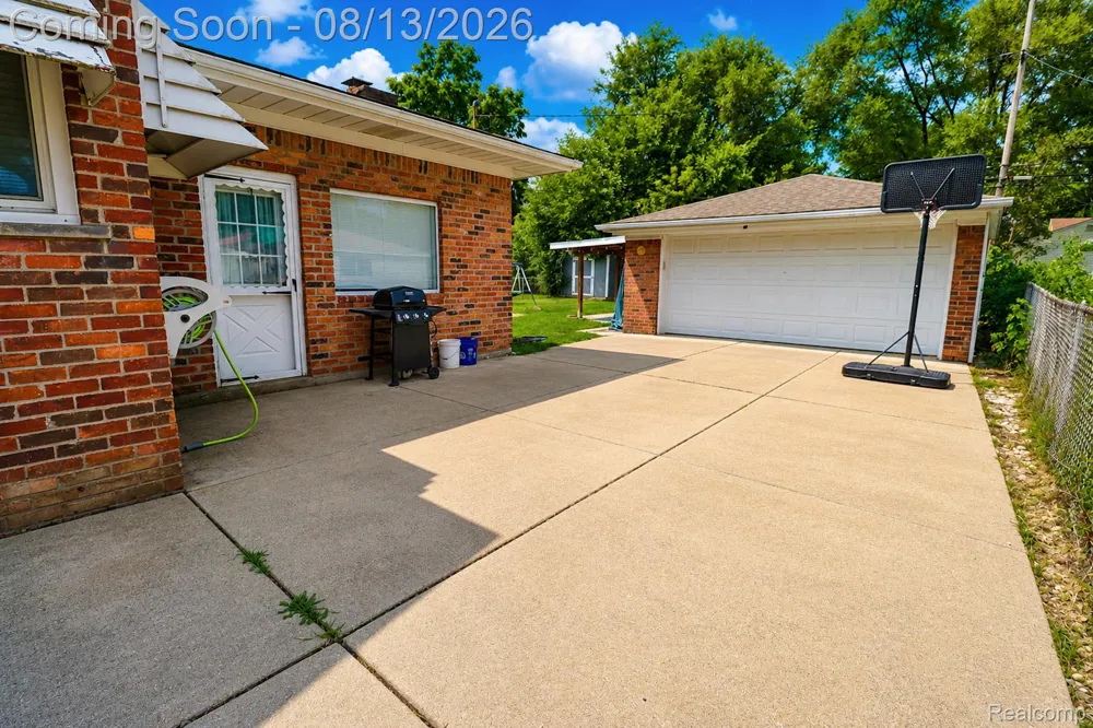 141 Lathers Street Garden City City, MI 48135