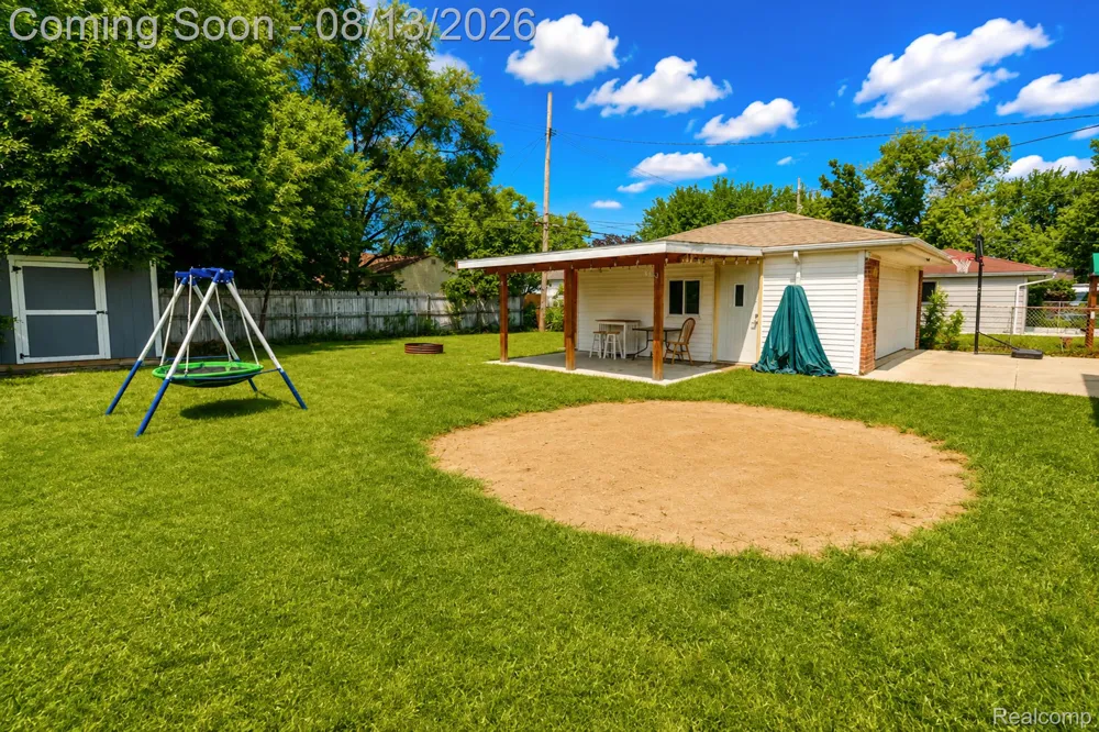 141 Lathers Street Garden City City, MI 48135