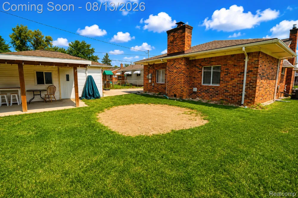 141 Lathers Street Garden City City, MI 48135