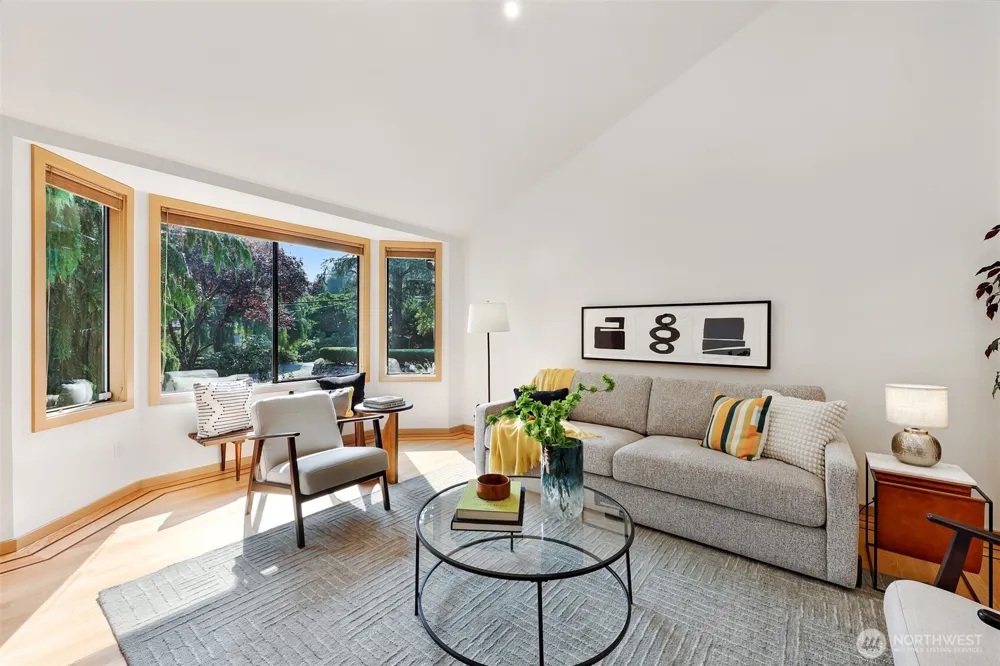 9559 45th Avenue NE Seattle, WA 98115