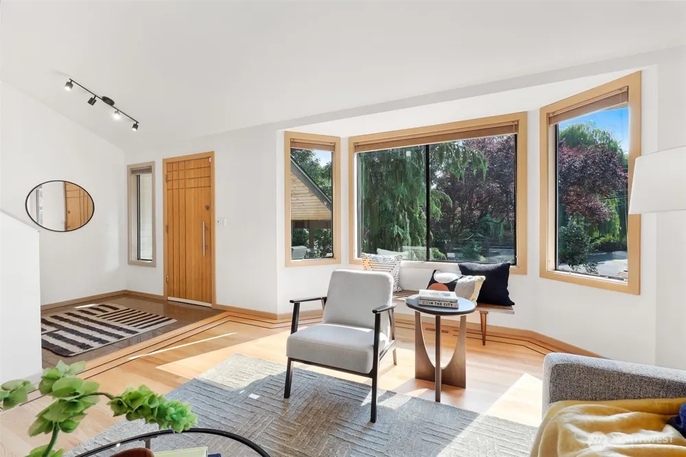 9559 45th Avenue NE Seattle, WA 98115