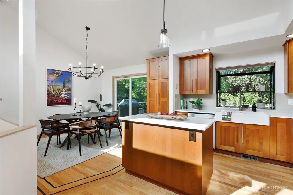 9559 45th Avenue NE Seattle, WA 98115