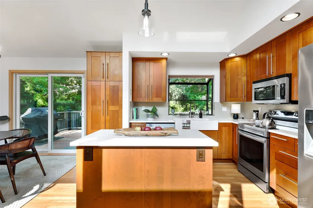9559 45th Avenue NE Seattle, WA 98115