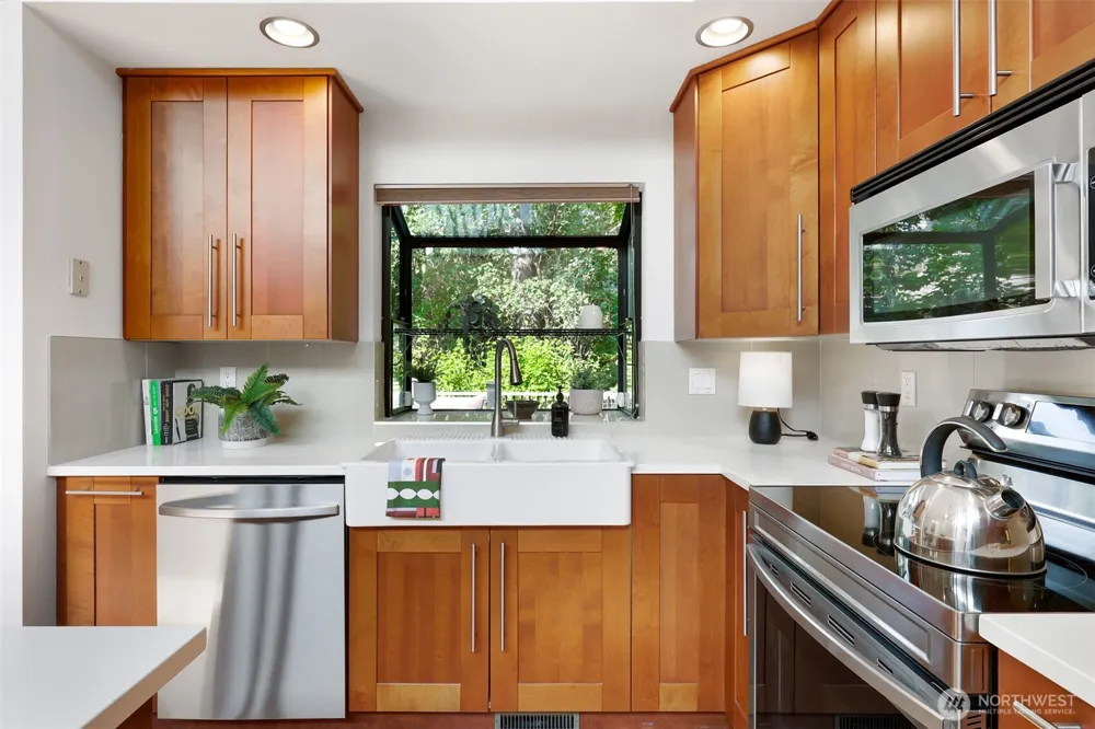 9559 45th Avenue NE Seattle, WA 98115