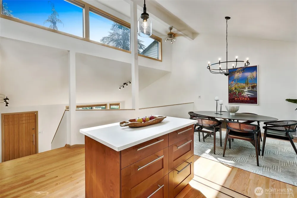 9559 45th Avenue NE Seattle, WA 98115