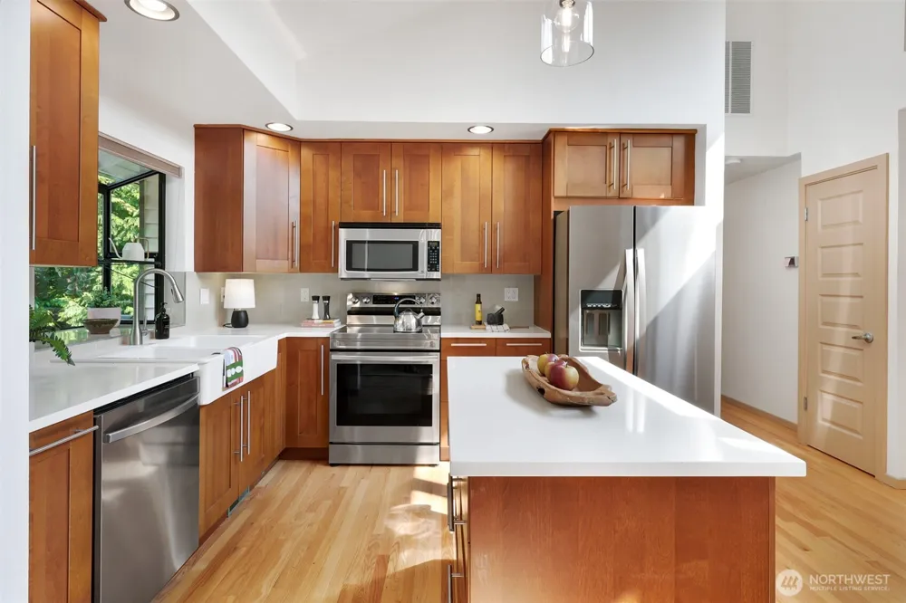 9559 45th Avenue NE Seattle, WA 98115