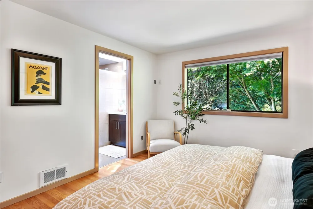 9559 45th Avenue NE Seattle, WA 98115