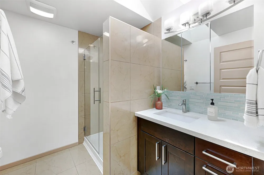 9559 45th Avenue NE Seattle, WA 98115