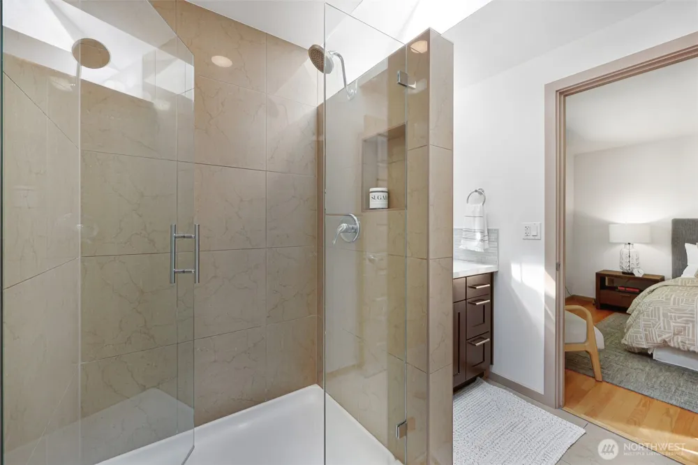 9559 45th Avenue NE Seattle, WA 98115
