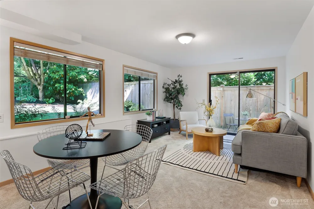 9559 45th Avenue NE Seattle, WA 98115