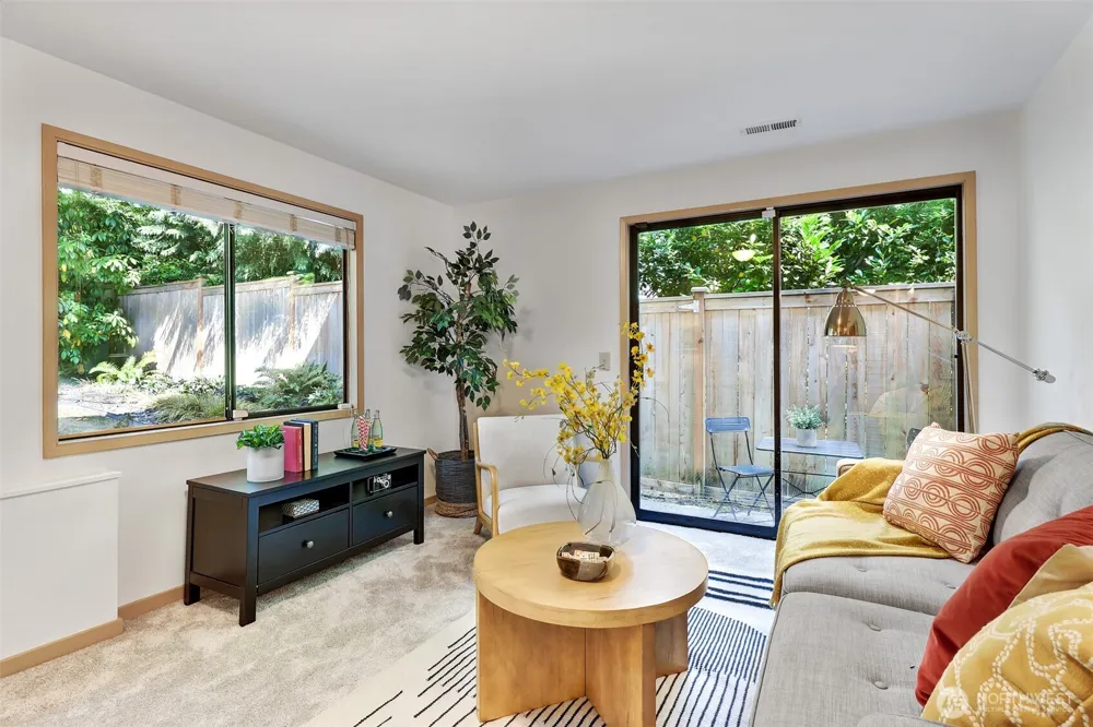 9559 45th Avenue NE Seattle, WA 98115