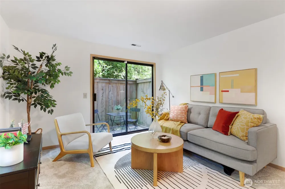 9559 45th Avenue NE Seattle, WA 98115