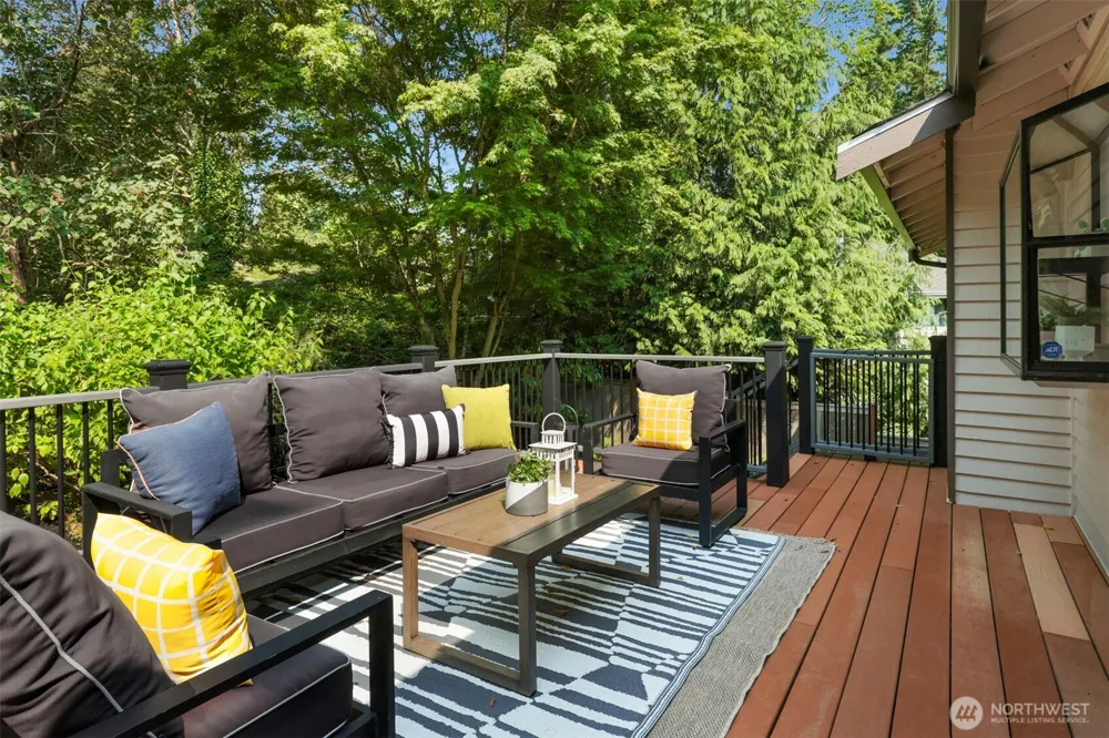 9559 45th Avenue NE Seattle, WA 98115