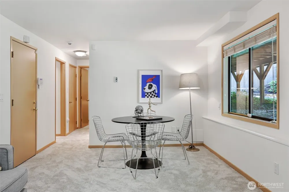 9559 45th Avenue NE Seattle, WA 98115