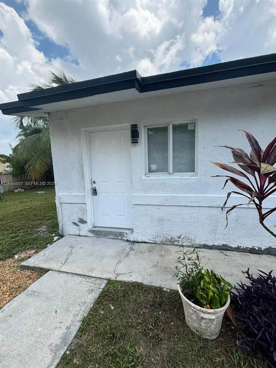 4145 SW 19th St #1 West Park, FL 33023