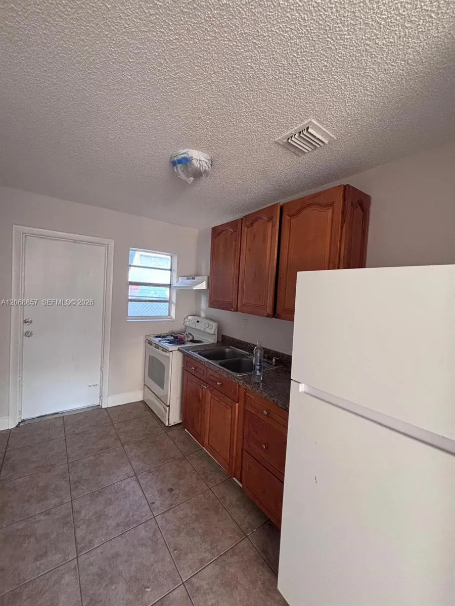 4145 SW 19th St #1 West Park, FL 33023