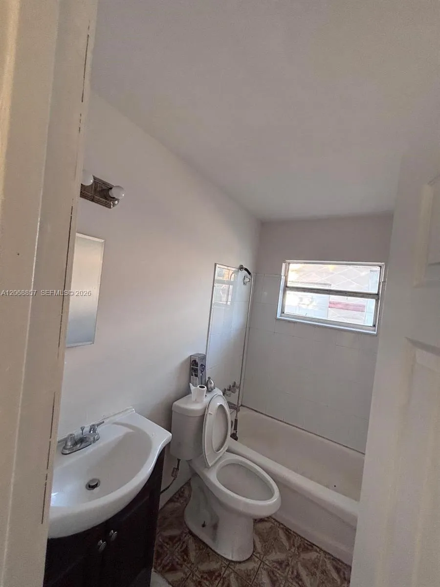 4145 SW 19th St #1 West Park, FL 33023
