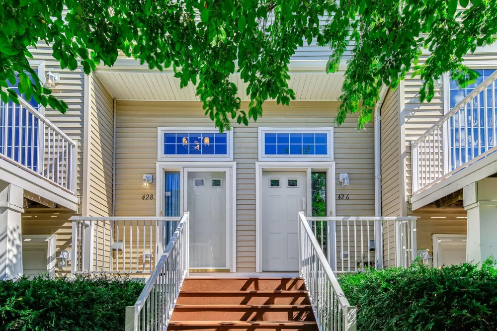428 Willoughby Way W Minnetonka, MN 55305